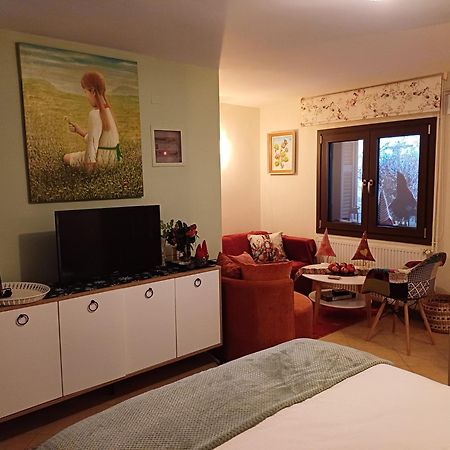 Το Σπίτι Της Ευτυχίας Στούντιο Apartman Karpeníszi Kültér fotó