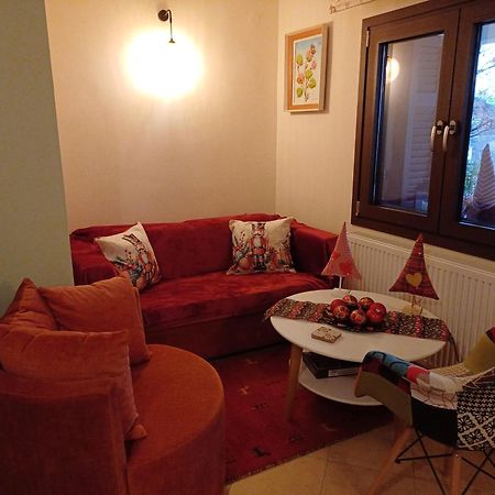 Το Σπίτι Της Ευτυχίας Στούντιο Apartman Karpeníszi Kültér fotó