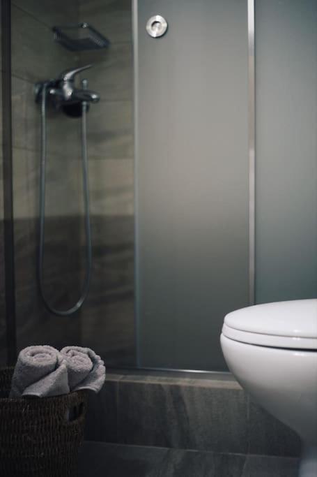 Το Σπίτι Της Ευτυχίας Στούντιο Apartman Karpeníszi Kültér fotó