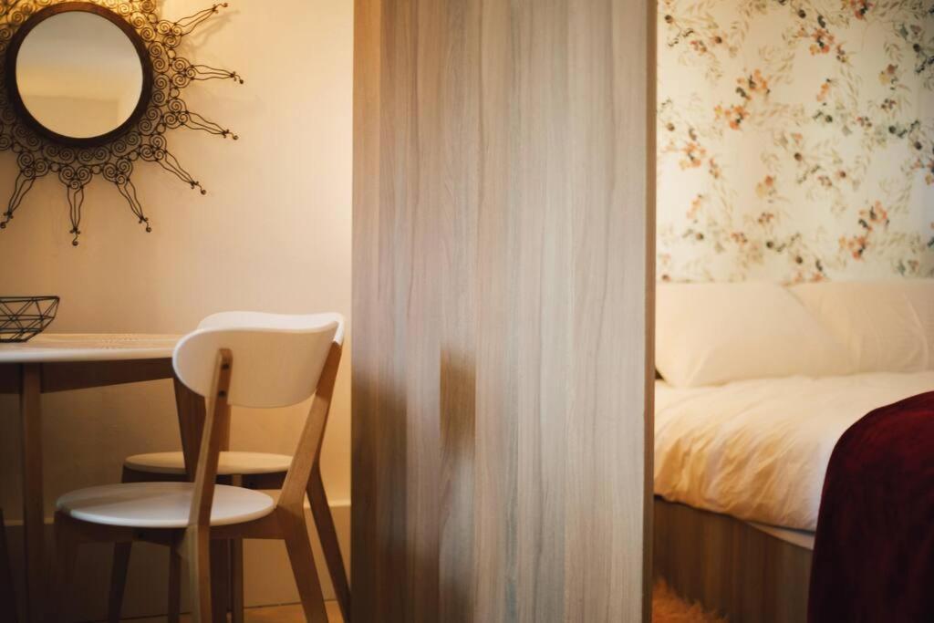 Το Σπίτι Της Ευτυχίας Στούντιο Apartman Karpeníszi Kültér fotó