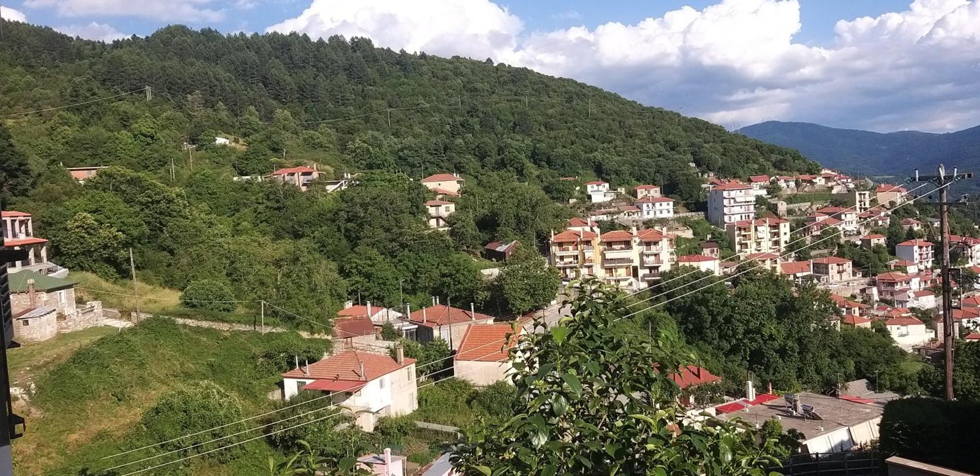 Το Σπίτι Της Ευτυχίας Στούντιο Apartman Karpeníszi Kültér fotó
