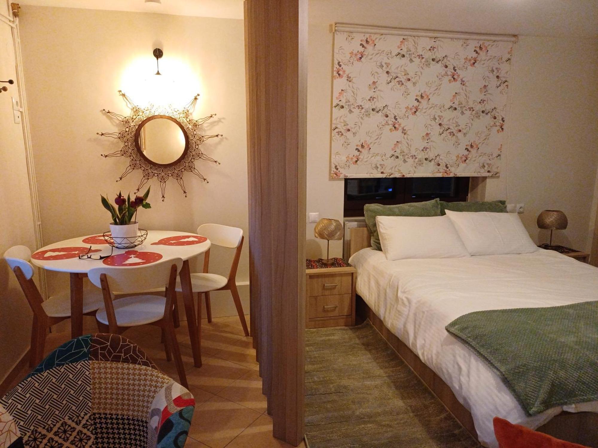 Το Σπίτι Της Ευτυχίας Στούντιο Apartman Karpeníszi Kültér fotó